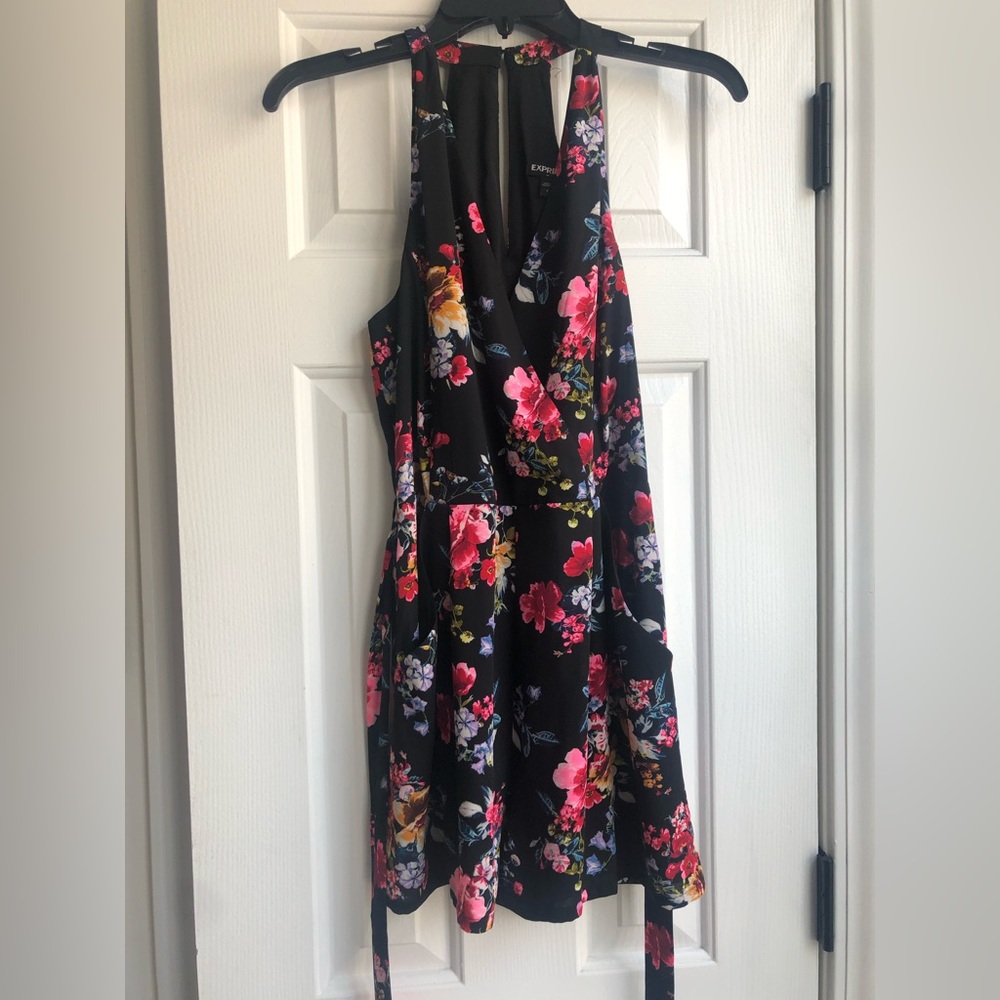 NWT Express romper. Size 4. Floral.